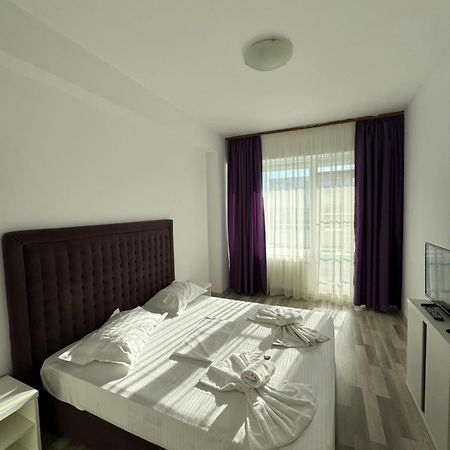 Tanya Apartments Summerland Mamaia Bagian luar foto